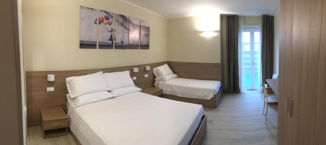 Terrazza Rooms Castrezatto Bagian luar foto