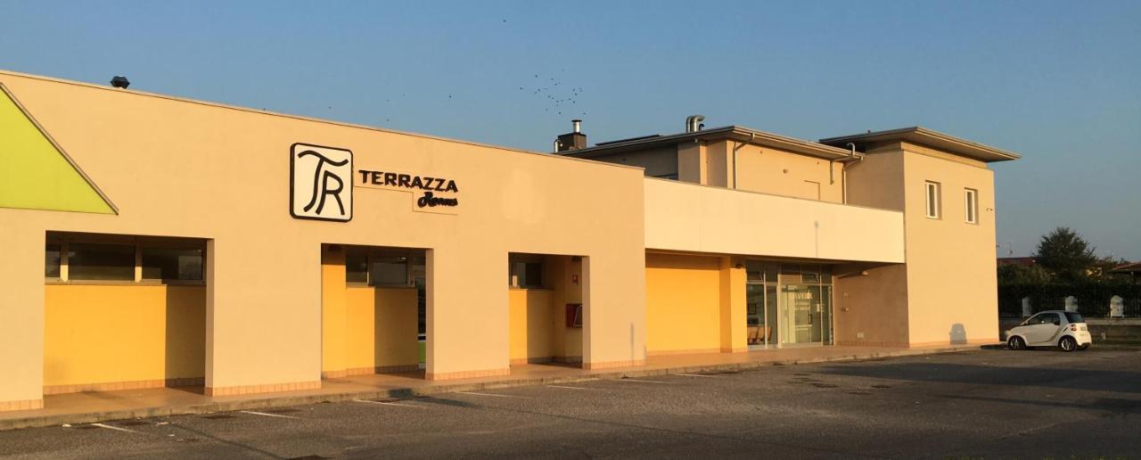 Terrazza Rooms Castrezatto Bagian luar foto