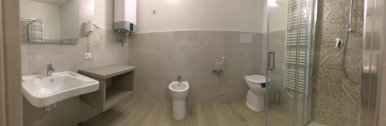 Terrazza Rooms Castrezatto Bagian luar foto