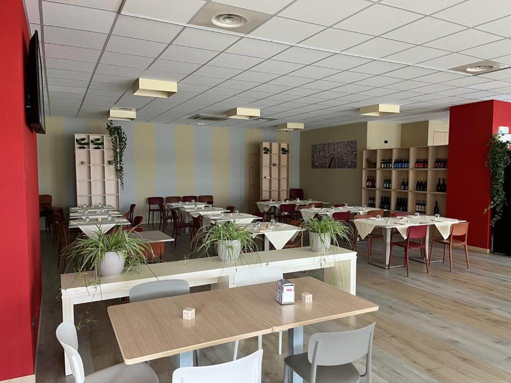 Terrazza Rooms Castrezatto Bagian luar foto